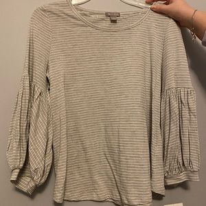 Long sleeve shirt with ruffles sleeves